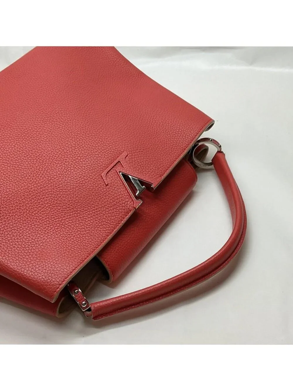 Louis Vuitton elegant louis